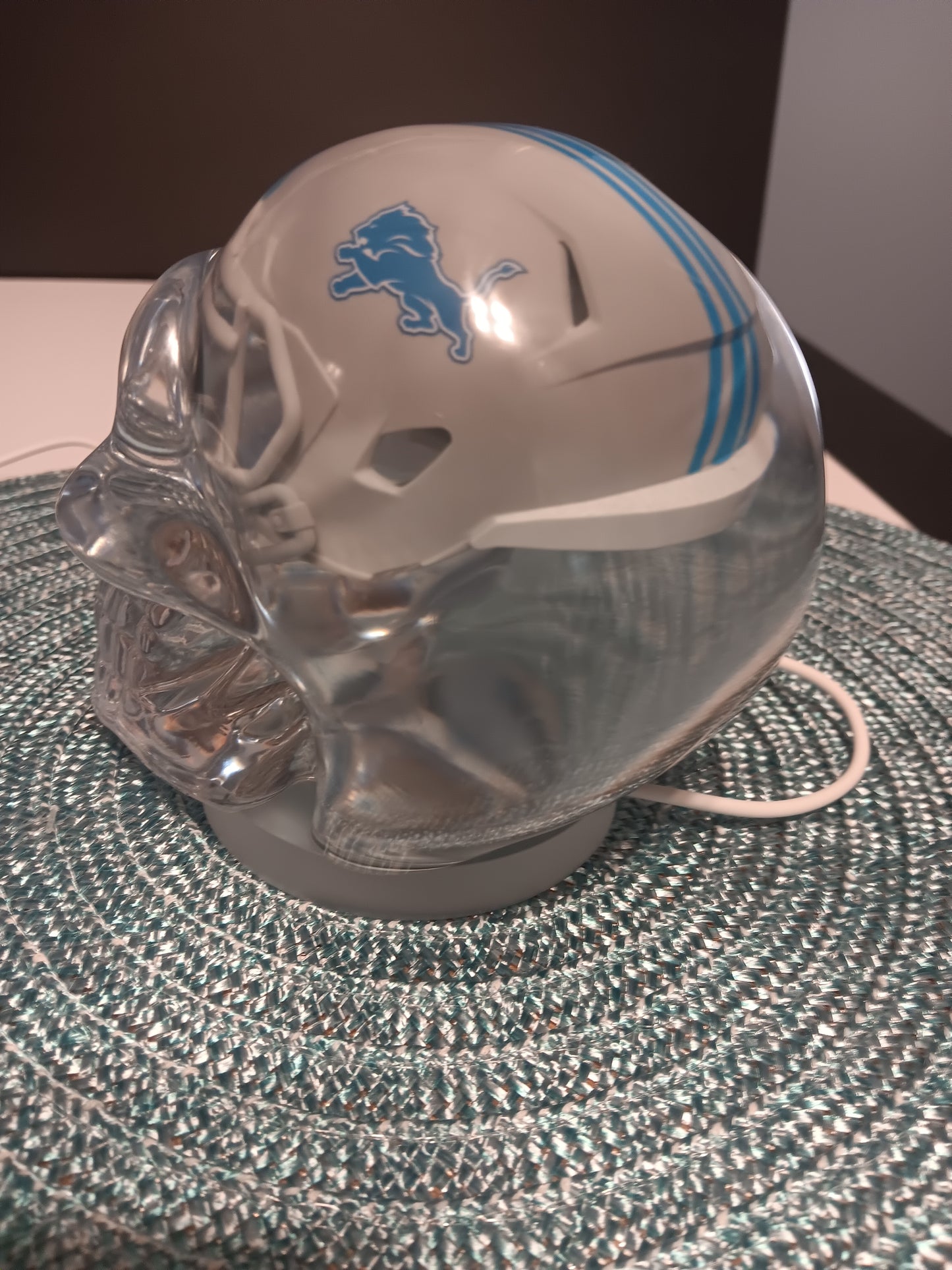 Large Cystal clear epoxy resin Detroit Lions Skull Light