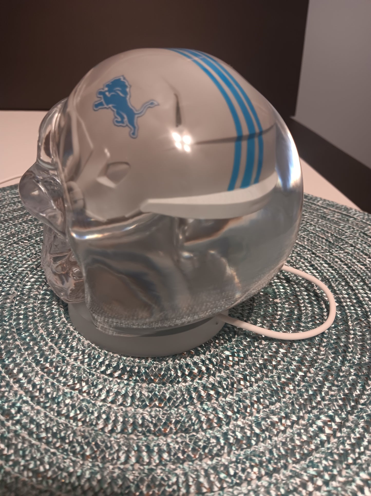 Large Cystal clear epoxy resin Detroit Lions Skull Light