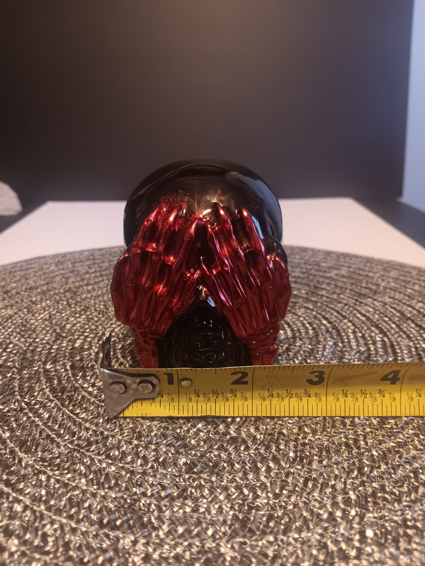 Hear No evil / See no Evil / Speak No Evil Black and red skulls