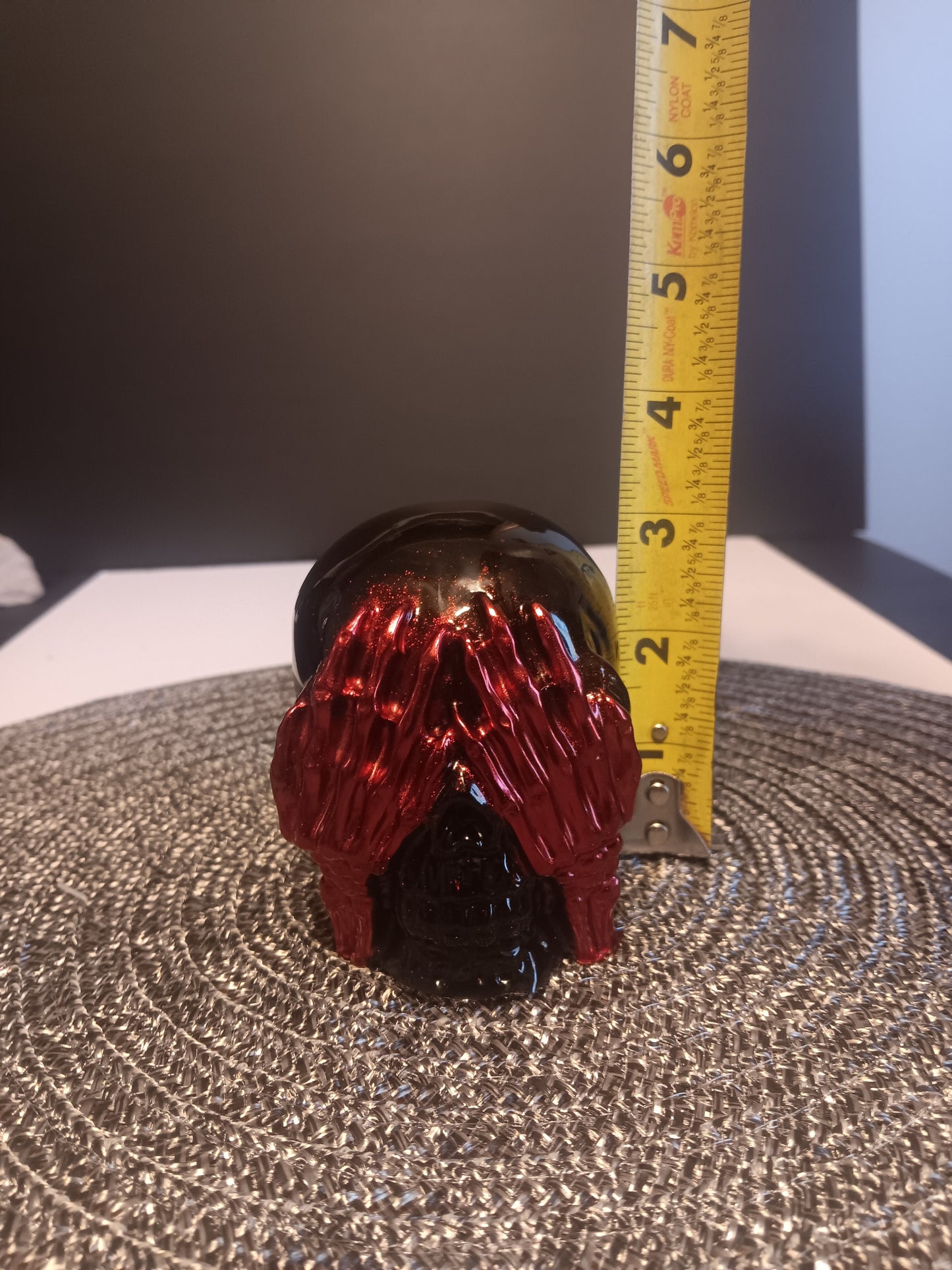 Hear No evil / See no Evil / Speak No Evil Black and red skulls