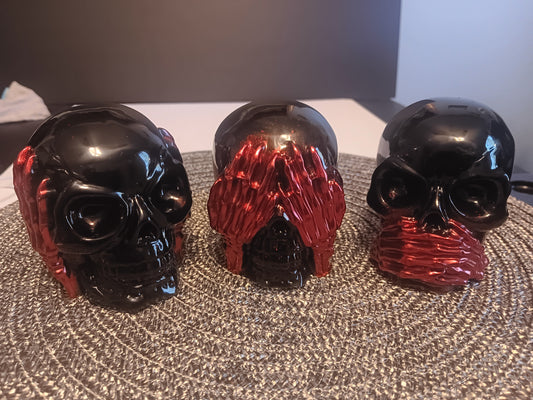 Hear No evil / See no Evil / Speak No Evil Black and red skulls
