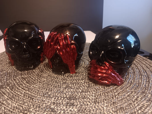 Hear No evil / See no Evil / Speak No Evil Black and red skulls