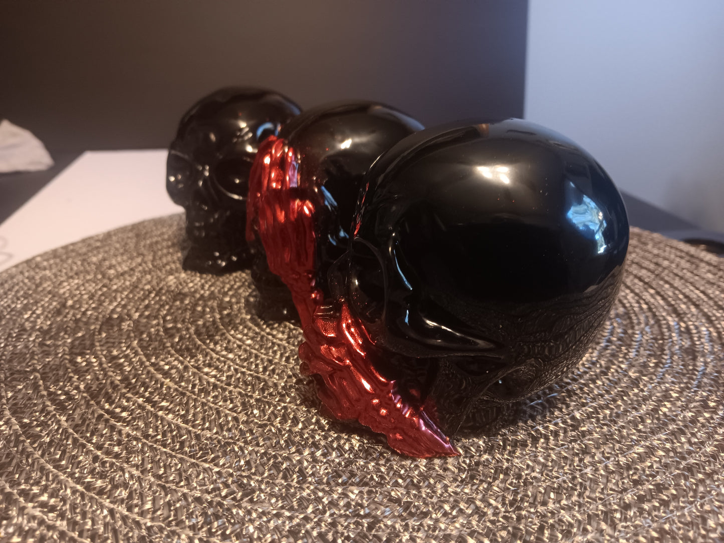 Hear No evil / See no Evil / Speak No Evil Black and red skulls