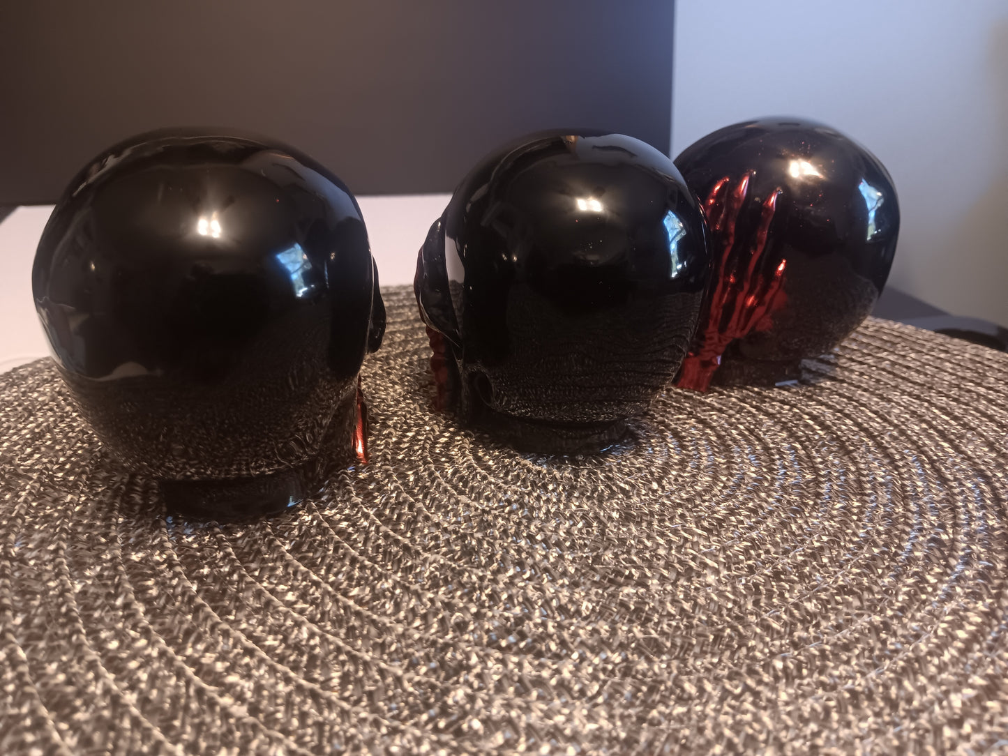 Hear No evil / See no Evil / Speak No Evil Black and red skulls